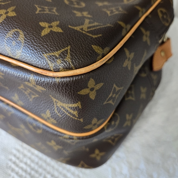 EUC Louis Vuitton Monogram Canvas Reporter GM - Picture 11 of 17
